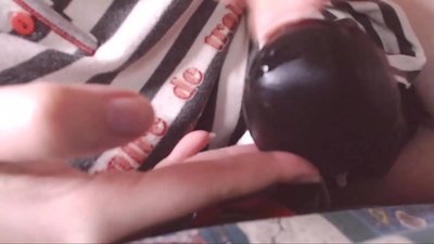 Vezmi si tohto veľkého čierneho vtáka do úst, malá otrokyňa